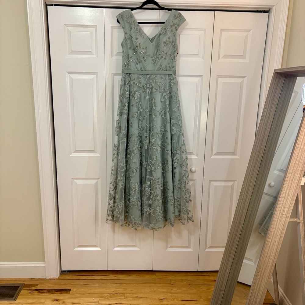 Beautiful dusty sage mother of the bride dress. - Picture 2 of 12